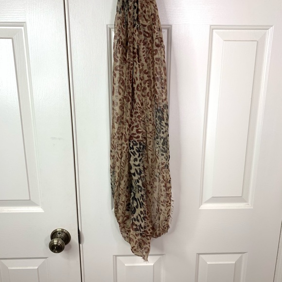 NET SHEET ANIMAL PRINT SCARF IN TAN, BLACK, BROWN - Picture 6 of 6